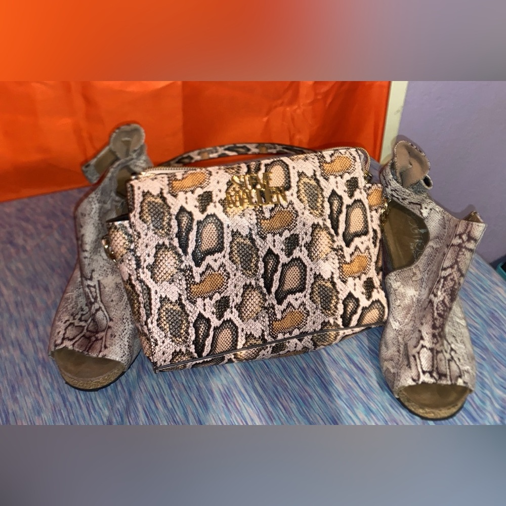 I have a Steve Madden purse and shoes that match for sale the shoes are size 9